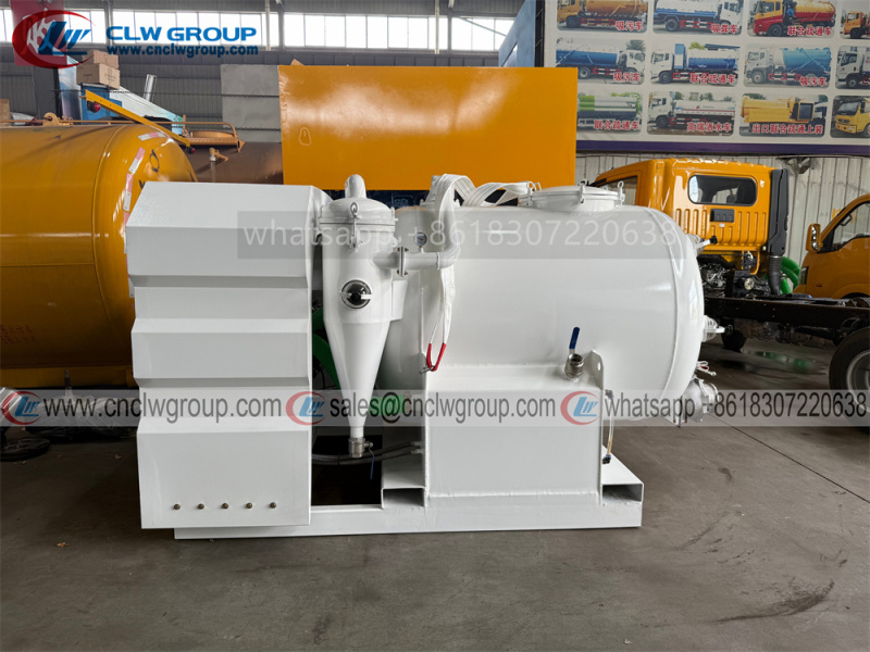 1.5m3 2m3 small vacuum tank sewage suction upper body with diesel engine as power unit