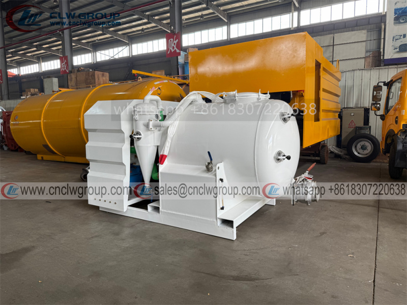 1.5m3 2m3 small vacuum tank sewage suction upper body with diesel engine as power unit