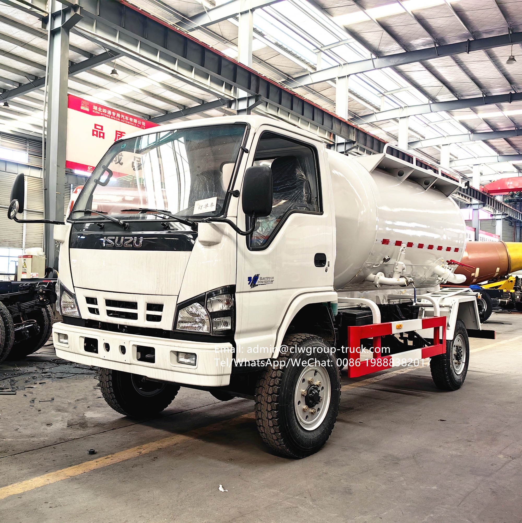 Isuzu 4x2 4x4 cement transportation bulk carrier cement powder tanks 5m3 powder material transport truck