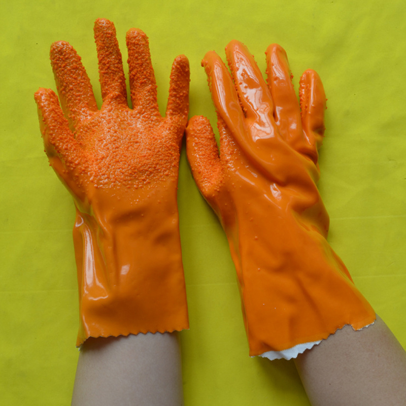 Anti slide and anti immersion gloves for palm protection