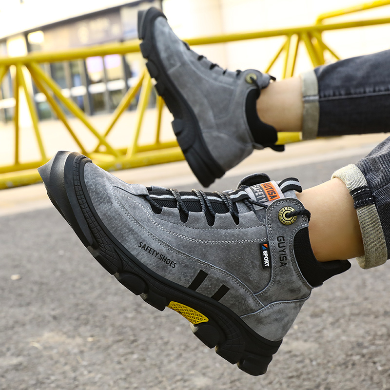 Work boots with comfortable, breathable and wear-resistant rubber soles