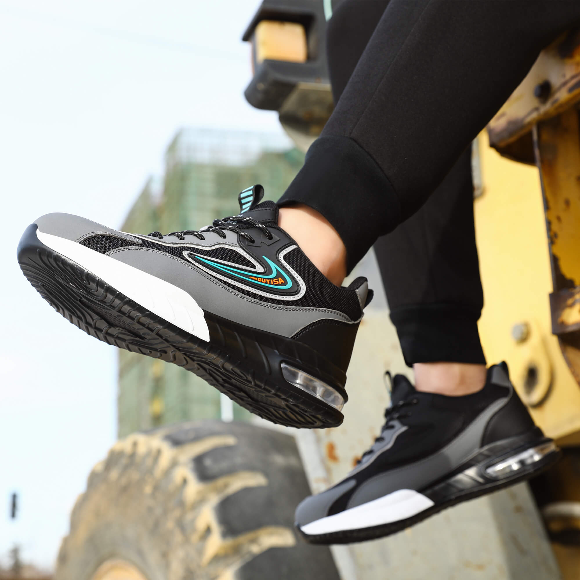 Lightweight safety shoes can accept custom European standard steel toe safety shoes