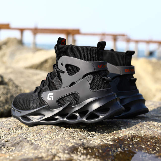Lightweight safety shoes can accept custom European standard steel toe safety shoes