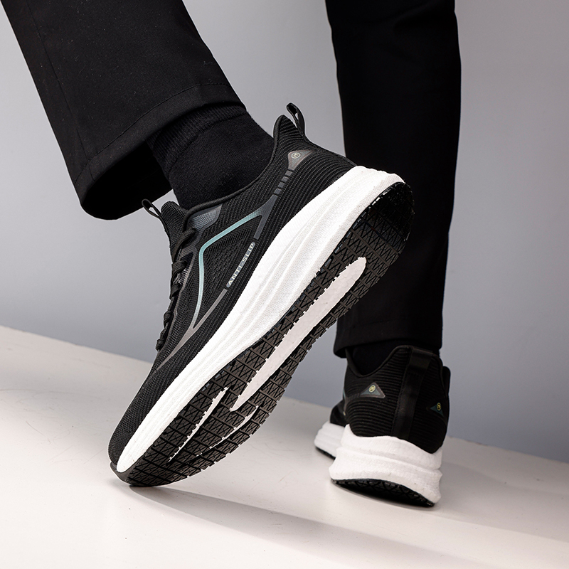 Qingya new style black sports series high - elastic sponge anti - slip SRC chef shoes