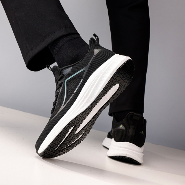 Qingya new style black sports series high - elastic sponge anti - slip SRC chef shoes