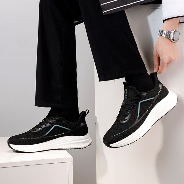 Qingya new style black sports series high - elastic sponge anti - slip SRC chef shoes
