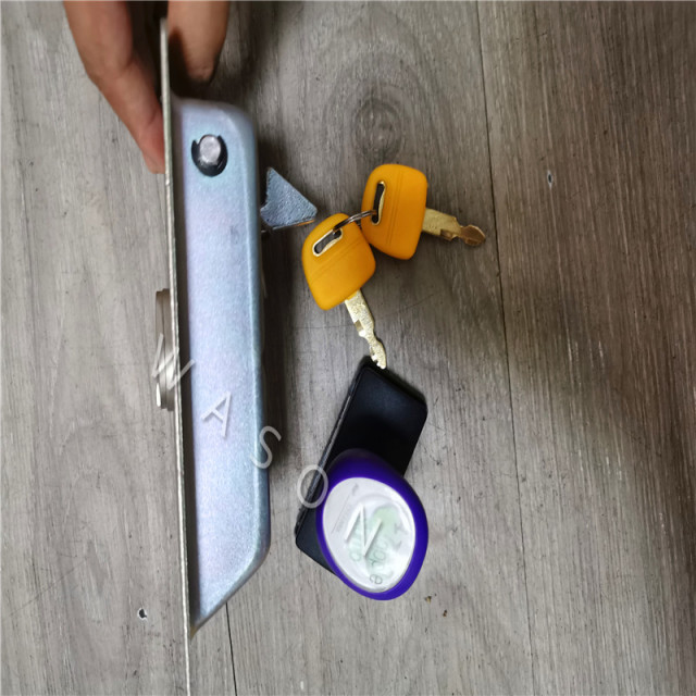 High Qaulity Hydraulic Pump Side Panel Door Lock  for SK200-6 SK200-8
