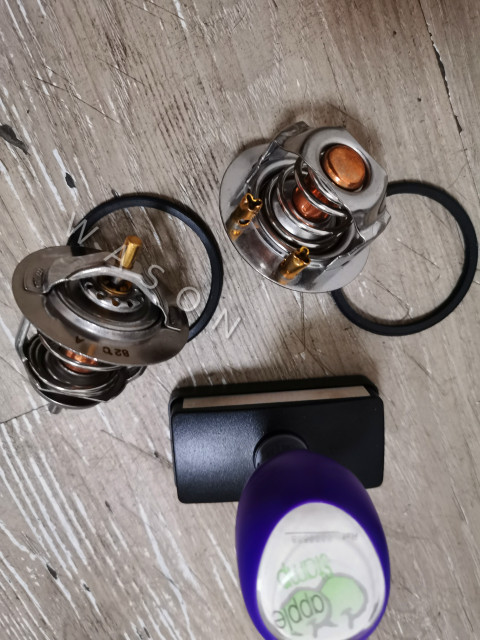 Excavator Spare Parts Thermostat 8-97300790-2 8-97600787-2 For Engine 4HK1