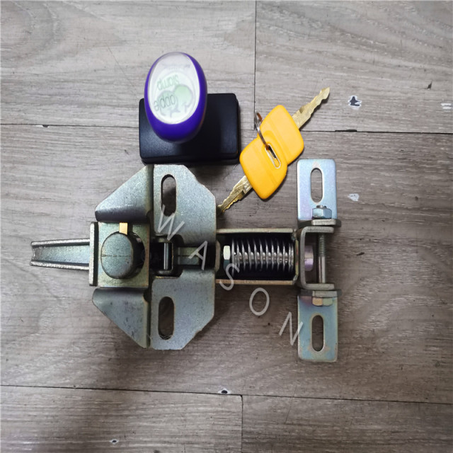 Excavator Spare Part Engine Cover Lock  for DH220-5 In High Qaulity