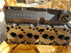 4D102  Cylinder Head 3966448 3933370 PC60-7