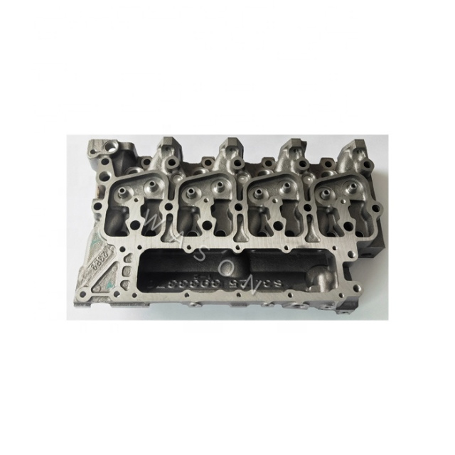 4D102  Cylinder Head 3966448 3933370 PC60-7