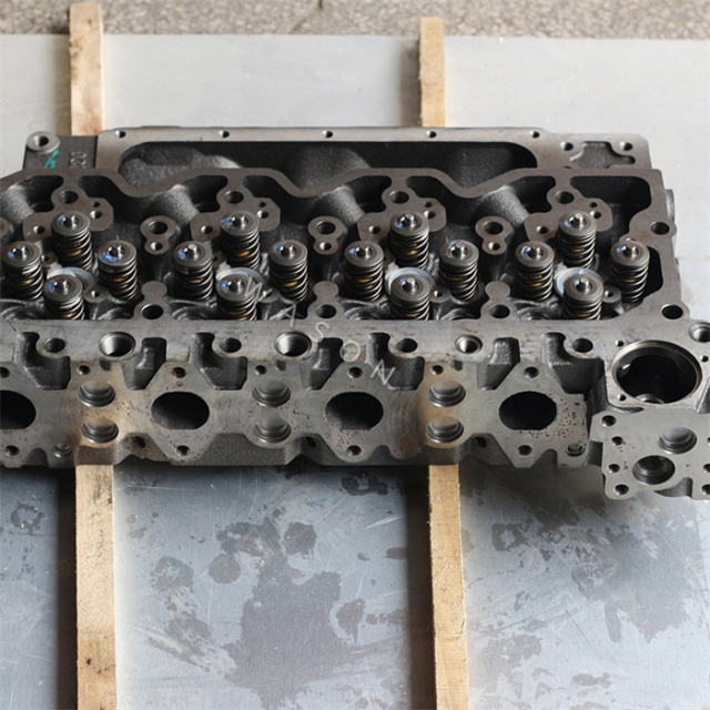 4D107 Cylinder Head 4941495