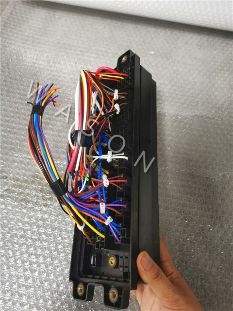 R220-9 Excavator Fuse Box  21Q4 -90010 21Q7-10920