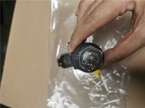 Swing Motor Solenoid Valve 121-1490  1211490 116-3526 1163526 KWE5K-31/40E30 For E320B/C/D Blue Point