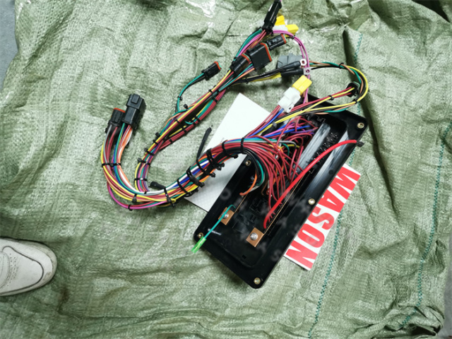 E320B E330C  Excavator Fuse Box