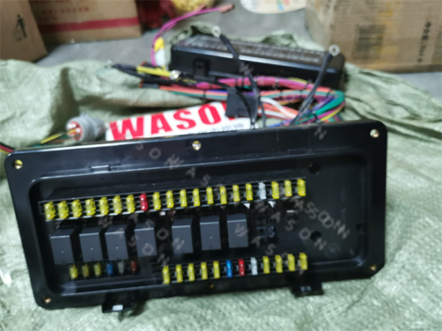 E320B E330C  Excavator Fuse Box