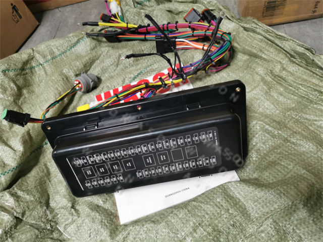E320B E330C  Excavator Fuse Box