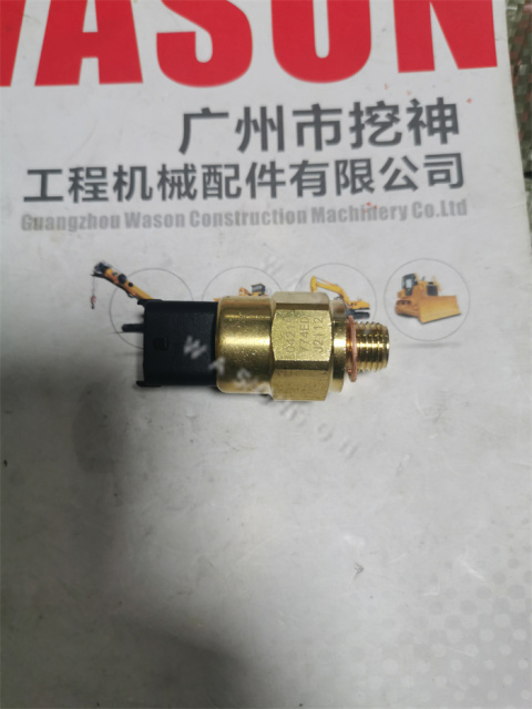 Oil Pressure Sensor 04215774 /20450687/21291011 For EC240 EC290 BF4M1013FC BF6M1013FC