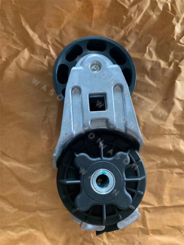 4BT/6BT/4D102/6D102 PC200-6/7 PC220-6/7 Excavator Fan Belt Pulley Tensioner  6731-61-4510