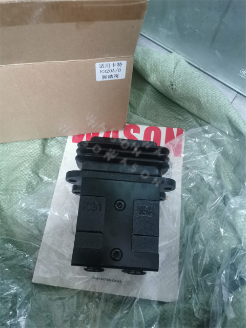 CAT E320B/A  Travel Pusher Assy 154-0568  6 holes