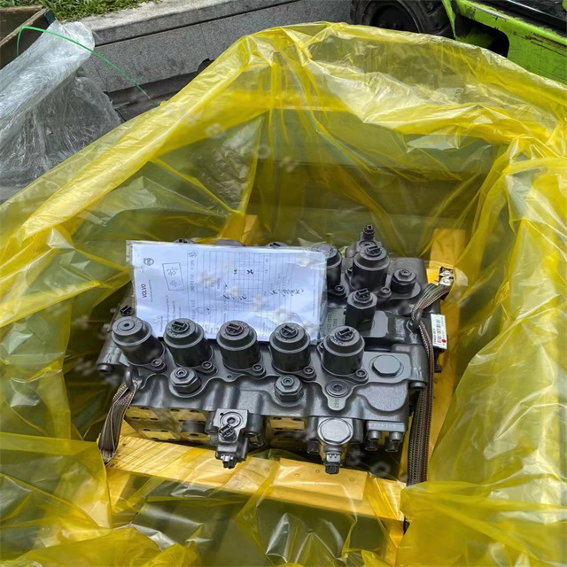 Genuine EC460B  Hydraulic Main Control Valve Assy LC002134  VOE146997017