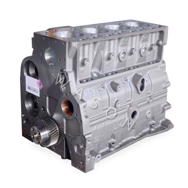 4D102  Middle Engine Block 7795