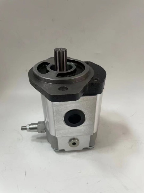 31NB-30020 Hydraulic Gear Pump R450 R455 R500 R510 R480-9S R520-9S