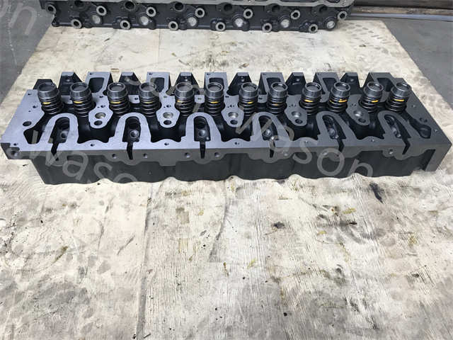D6E Cylinder Head Assy VOE 20855301 20855301 for EC210 EC180C