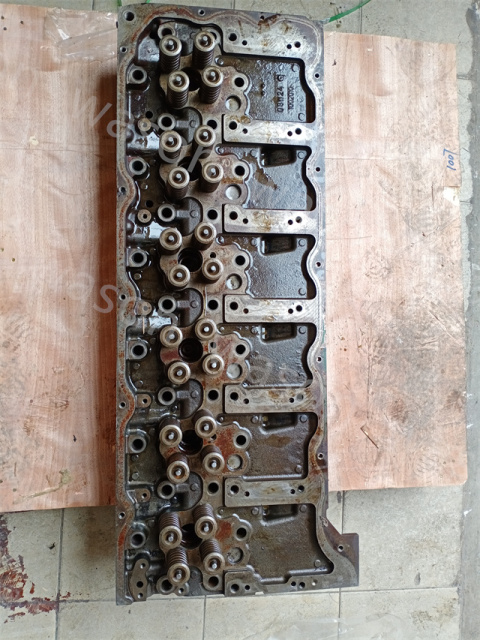 D13D Cylinder Head Assembly