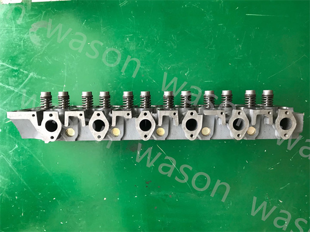 D7E Cylinder Head Assembly