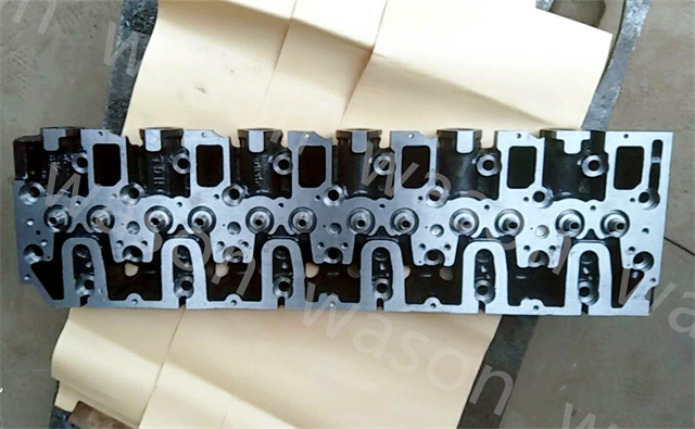 D7E Cylinder Head Assembly