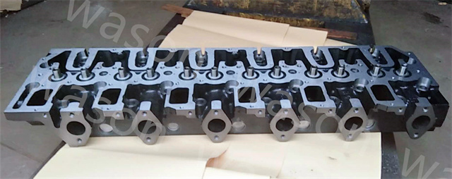 D7E Cylinder Head Assembly