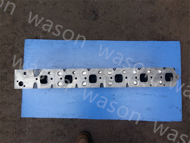 EH700 Cylinder Head Assembly