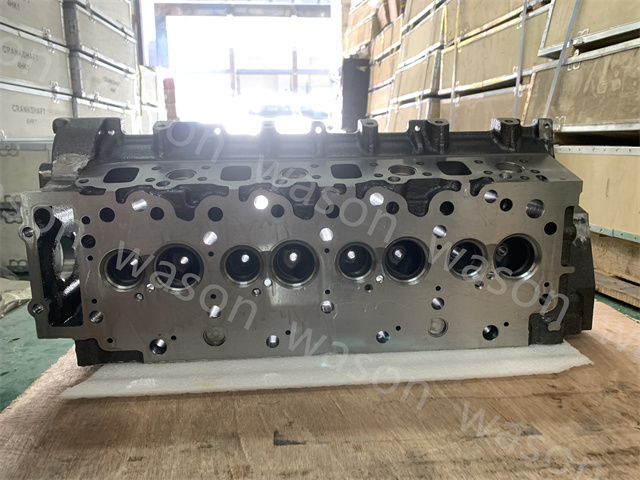 4HE1 Engine Cylinder Head assembly