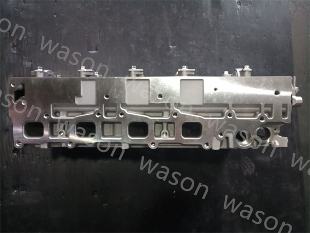 4JJ1 Engine Cylinder Head assembly