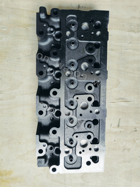 4D95 Engine Cylinder Head assembly with Preheat Plug