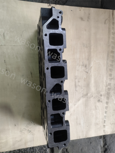 4D94E LC Engine Cylinder Head assembly