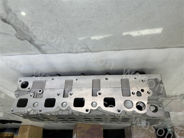 4JJ1 Engine Cylinder Head assembly