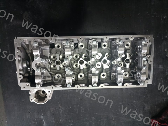 4JJ1 Engine Cylinder Head assembly