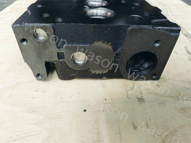 4D95 Engine Cylinder Head assembly without Preheat Plug