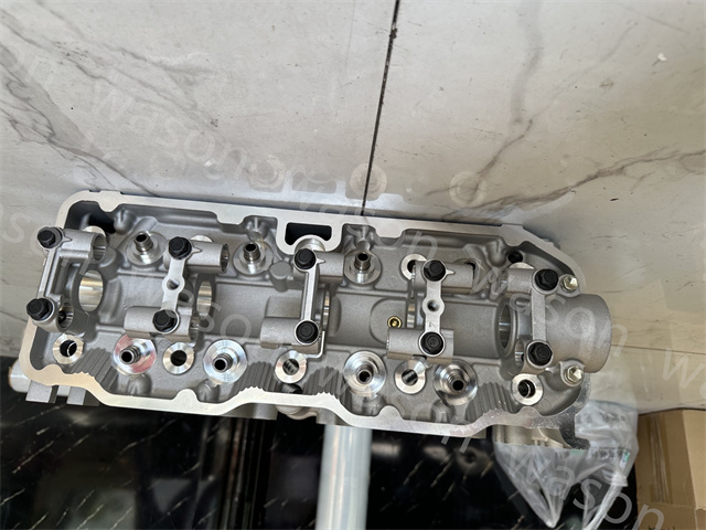 4G64-8V Engine Cylinder Head assembly