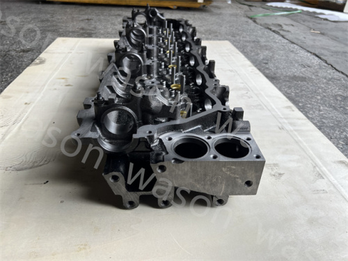 6HK1Direct Injection Cylinder Head assembly