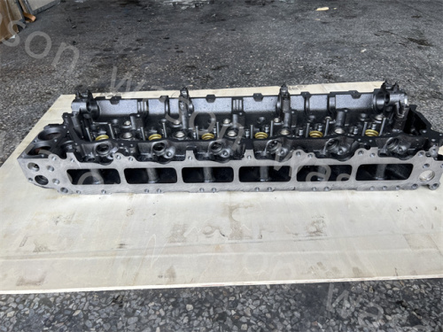 6HK1Direct Injection Cylinder Head assembly