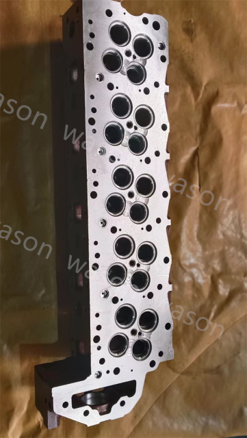 J07C Cylinder Head assembly