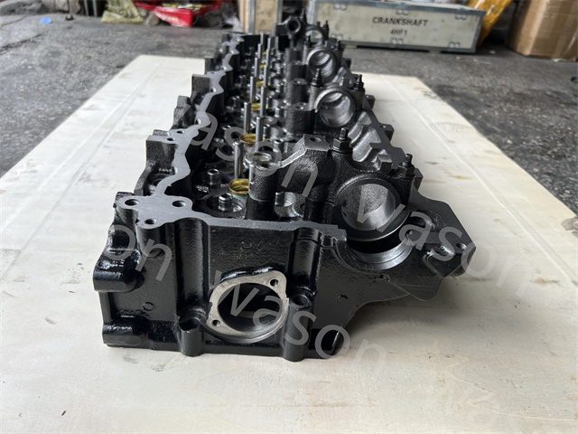 6HK1Direct Injection Cylinder Head assembly