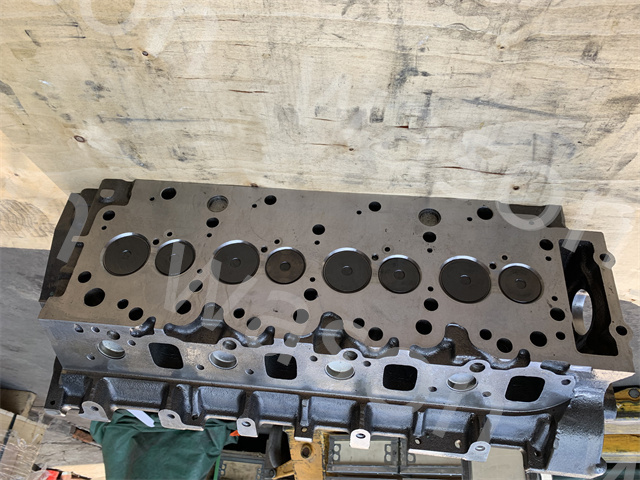 4HE1 Engine Cylinder Head assembly