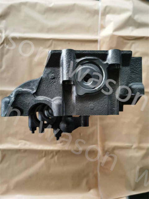 4HE1T Engine Cylinder Head assembly