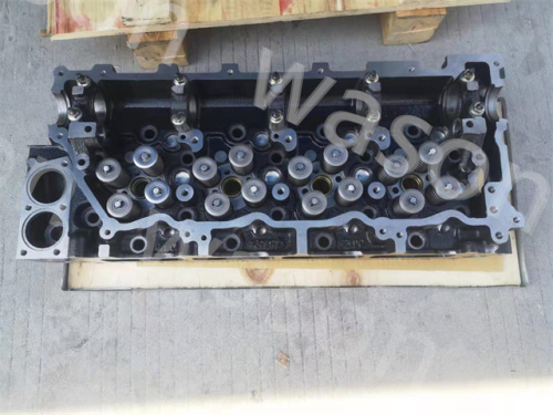 4HK1 Cylinder Head Assembly