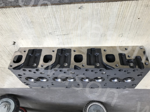 4JG1 Cylinder Head Assembly