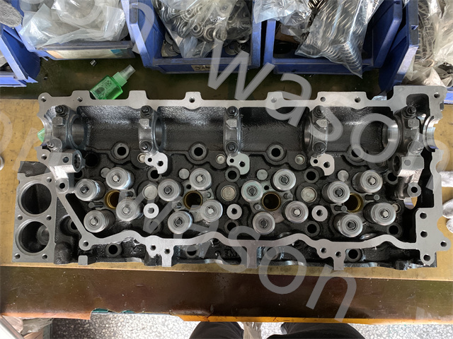 4HL1 Cylinder Head Assembly